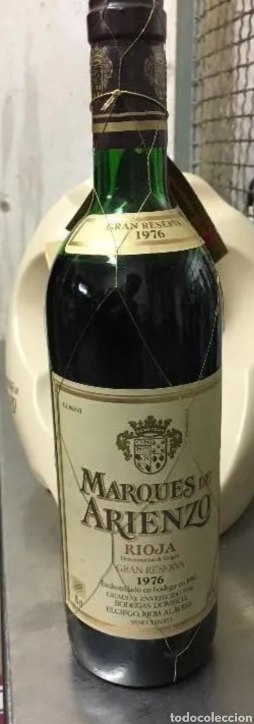 Coleccionismo de vinos y licores: Botella Rioja con expositor - Foto 2