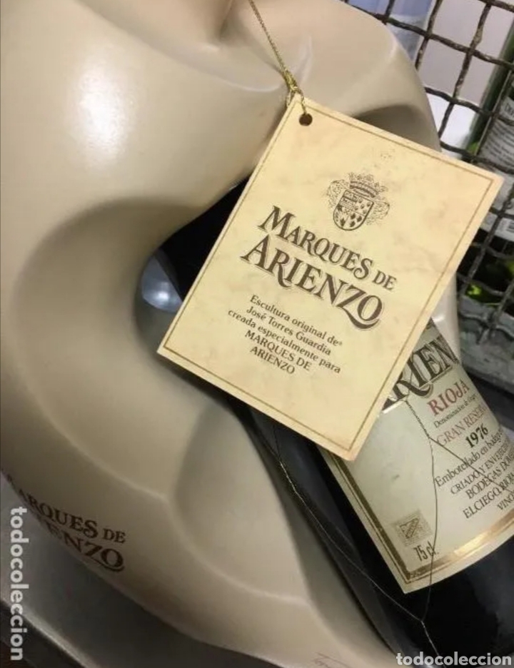 Coleccionismo de vinos y licores: Botella Rioja con expositor - Foto 3