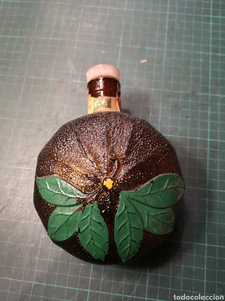 Collection of wines and liquors: Botella licor Mandarina