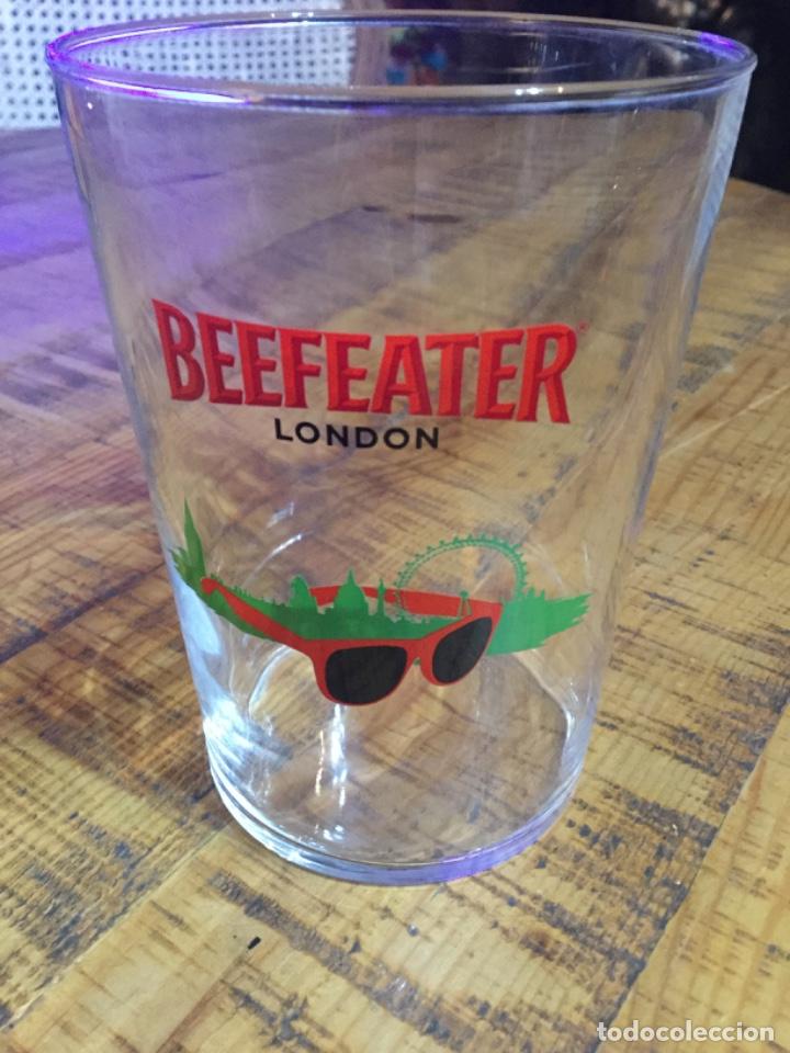 Coleccionismo de vinos y licores: BEEFEATER LONDON VASO 50 CL - GINEBRA INGLESA - SIN USAR