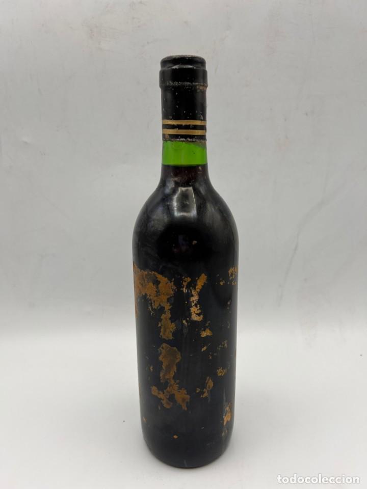 Sammlung von Weinen und Lik&ouml;ren: BOTELLA. RIOJA CRIANZA. SIGLO. COSECHA DE 1984. 70 CL. CERRADA. VER FOTOS