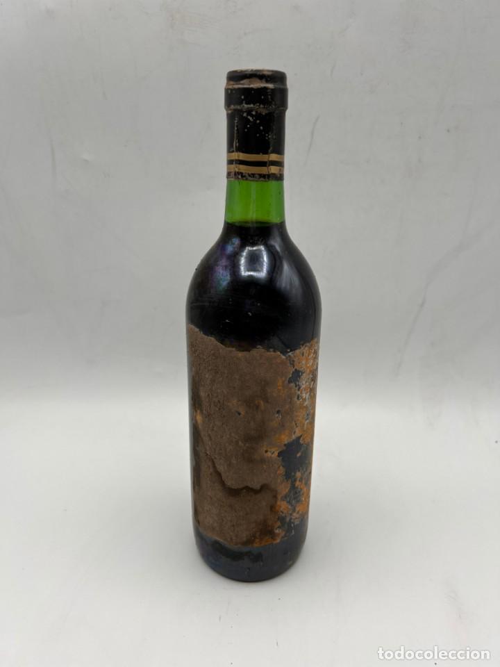 Sammlung von Weinen und Lik&ouml;ren: BOTELLA. RIOJA CRIANZA. SIGLO. COSECHA DE 1984. 70 CL. CERRADA. VER FOTOS