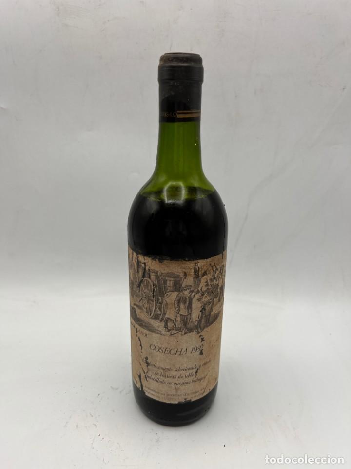 Sammlung von Weinen und Lik&ouml;ren: BOTELLA. VINO TINTO. VI&Ntilde;A CAROL. COSECHA 1982. BODEGAS LOS TINOS. VINO DE MESA. 70 CL. VER