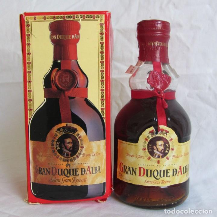Coleccionismo de vinos y licores: Botella de Brandy Gran Duque de Alba, Solera Gran Reserva, 35 centilitros