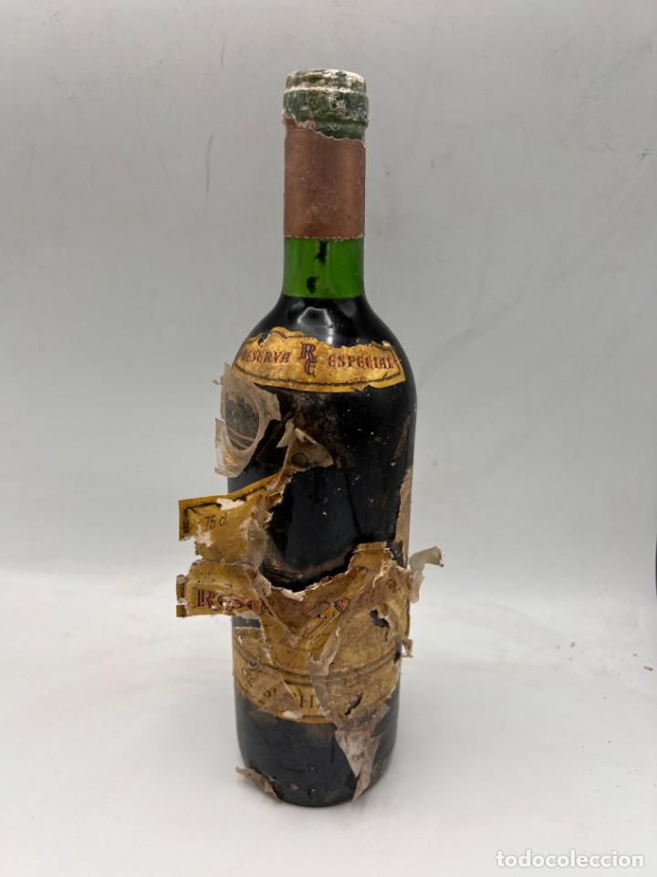 Sammlung von Weinen und Lik&ouml;ren: BOTELLA. RIOJA. RESERVA ESPECIAL. COSECHA 1973. MARTINEZ LACUESTA. 75 CL. LLENA. VER FOTOS