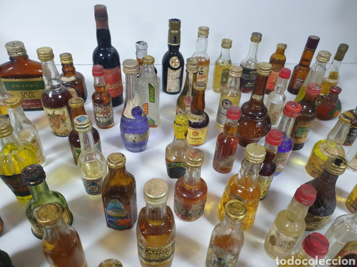 lote de 30 pequeñas botellitas de licores - Compra venta en todocoleccion