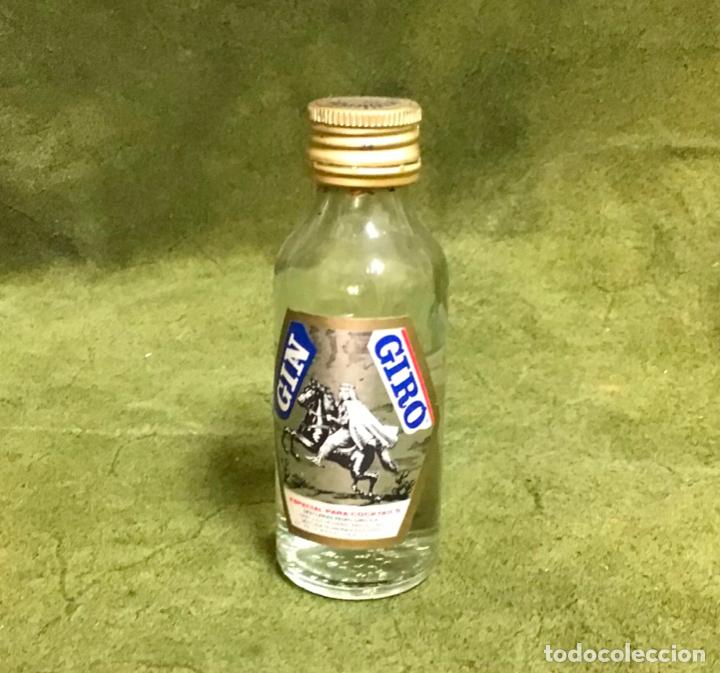 Coleccionismo de vinos y licores: GIN GIRO, BOTELLIN - Foto 1