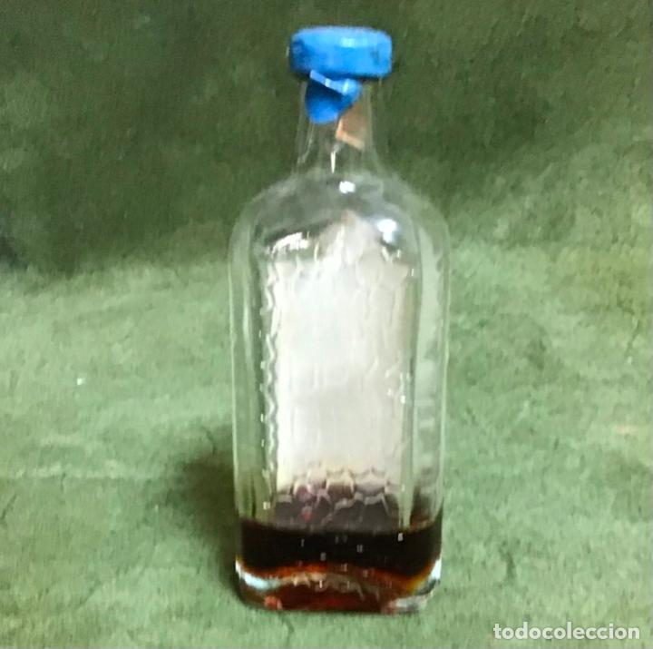 Coleccionismo de vinos y licores: GREENPEACE-FISH, BOTELLIN - Foto 2