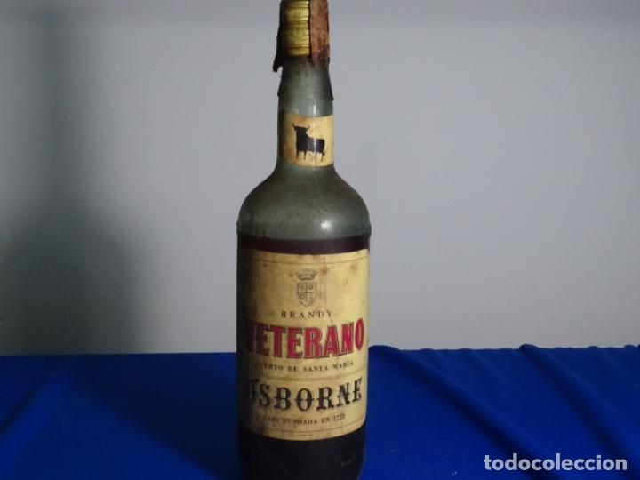 Coleccionismo de vinos y licores: BRANDY VETERANO OSBORNE. LITRO. ETIQUETA 4 PESETAS DE FRANCO