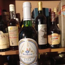 Coleccionismo de vinos y licores: ANTIGUA BOTELLA DE VINO TINTO DE NAVARRA GUELBENZU 1992 LLENA Y CERRADA. Lote 317092138
