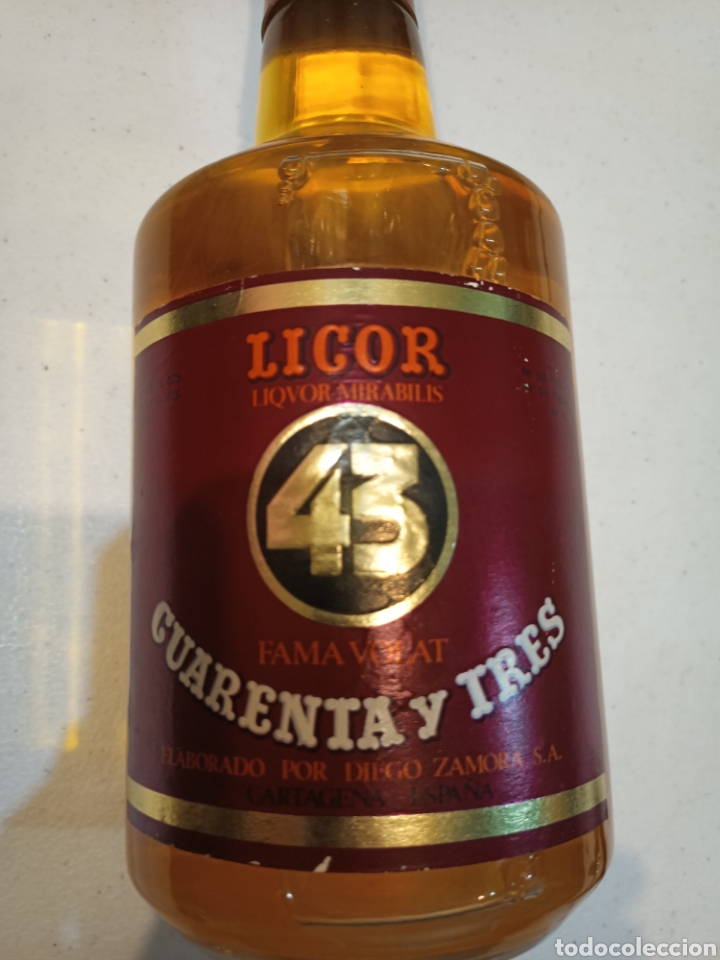 Coleccionismo de vinos y licores: Licor 43 sin abrir. Un litro. Sello de 4 pesetas en impuesto de bebidas alcoh&oacute;licas