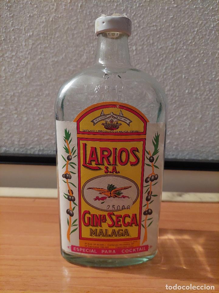 Coleccionismo de vinos y licores: Botella Ginebra Seca Larios a&ntilde;os 80