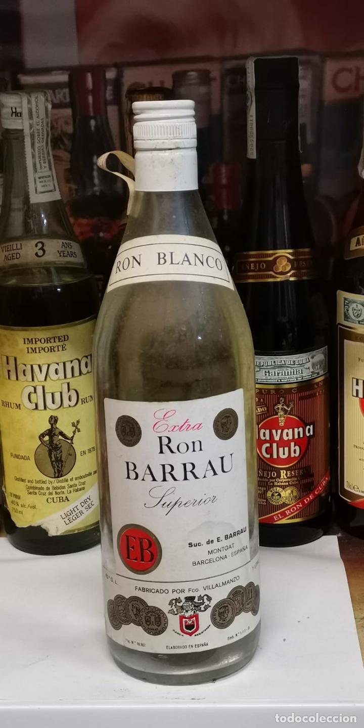 Coleccionismo de vinos y licores: BOTELLA ANTIGUA VINTAGE RON EXTRA BARRAU SUPERIOR 1 LITRO 40&ordm;, MONGAT RHUM RUM, 4 PESETAS