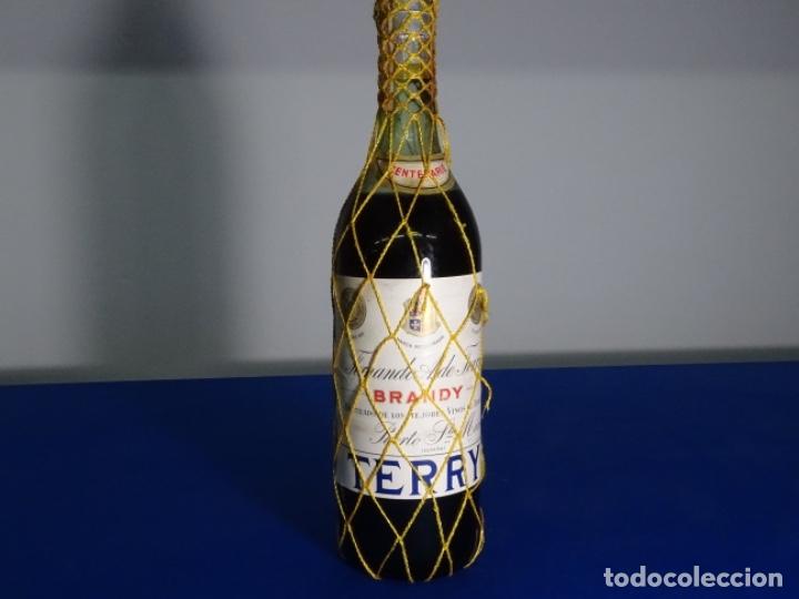 Coleccionismo de vinos y licores: BRANDY TERRY CENTENARIO. - Foto 1