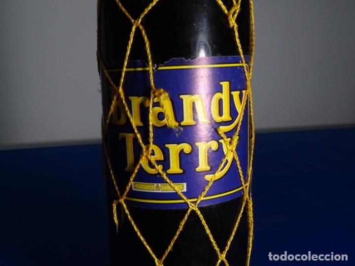 Coleccionismo de vinos y licores: BRANDY TERRY CENTENARIO. - Foto 6