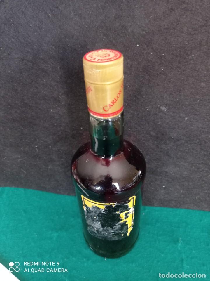 Collection of wines and liquors: BOTELLA DE CALOS III SIN ETIQUETAS