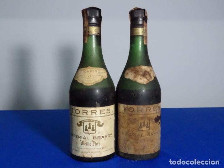 Coleccionismo de vinos y licores: BRANDY TORRES 5. A&Ntilde;OS 70. 4 PESETAS. 2 BOTELLAS.
