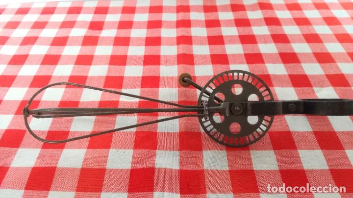 Coleccionismo de vinos y licores: BATIDOR MANUAL MARCA UARTER - Foto 5