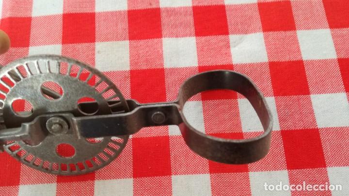 Coleccionismo de vinos y licores: BATIDOR MANUAL MARCA UARTER - Foto 9