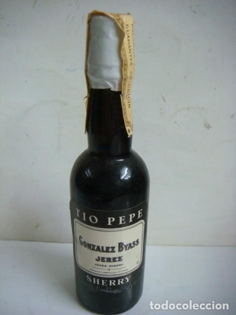 Collection of wines and liquors: BOTELLIN DE TIO PEPE GONZALEZ BYASS JEREZ-CAJ-N&ordm;-59