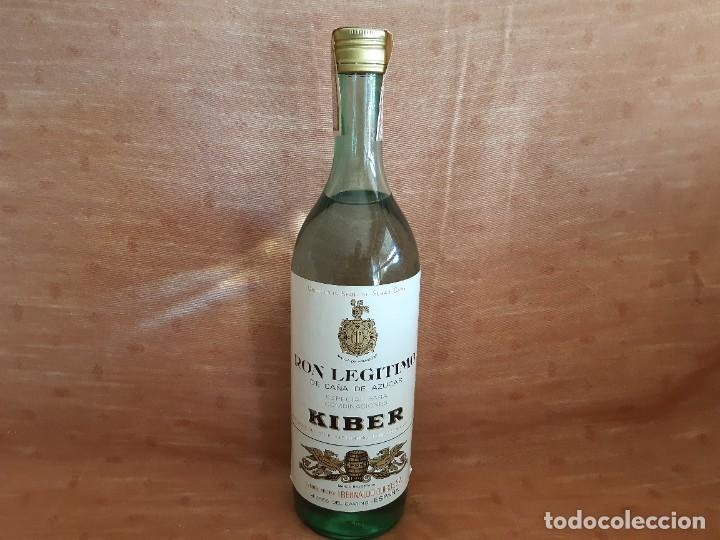 Coleccionismo de vinos y licores: Botella muy antigua de Ron asturiano Kiber