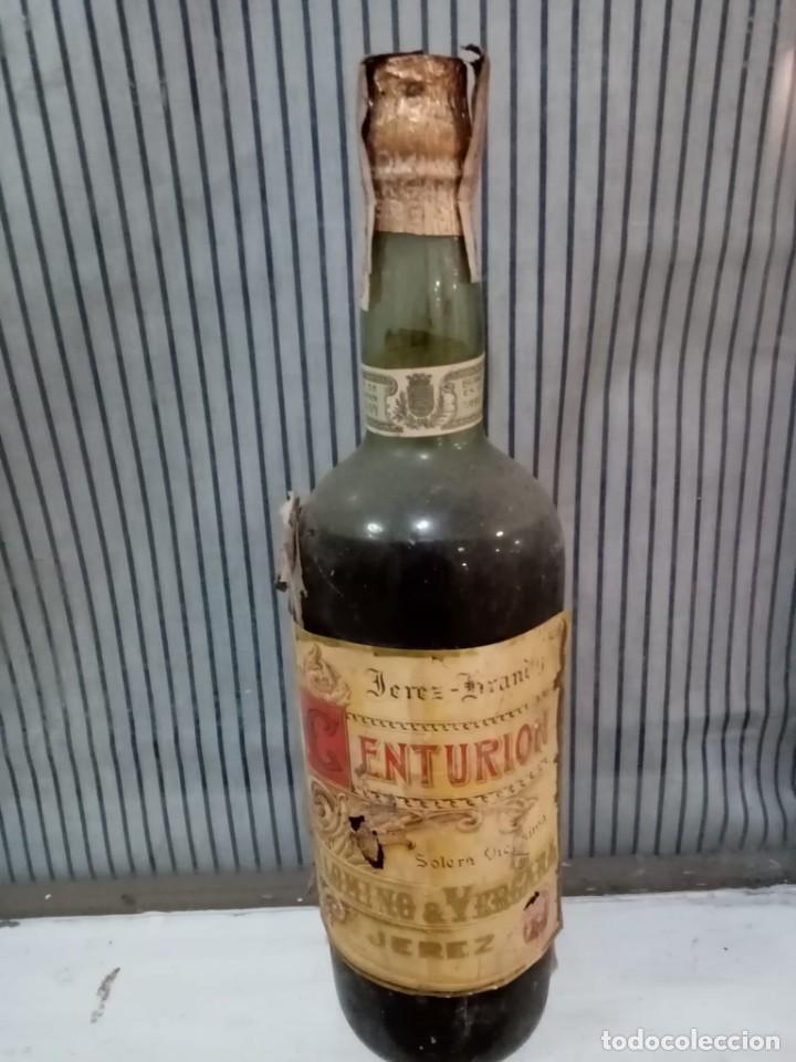 Coleccionismo de vinos y licores: Botella de Brandy marca &rdquo;Centuri&oacute;n &rdquo;