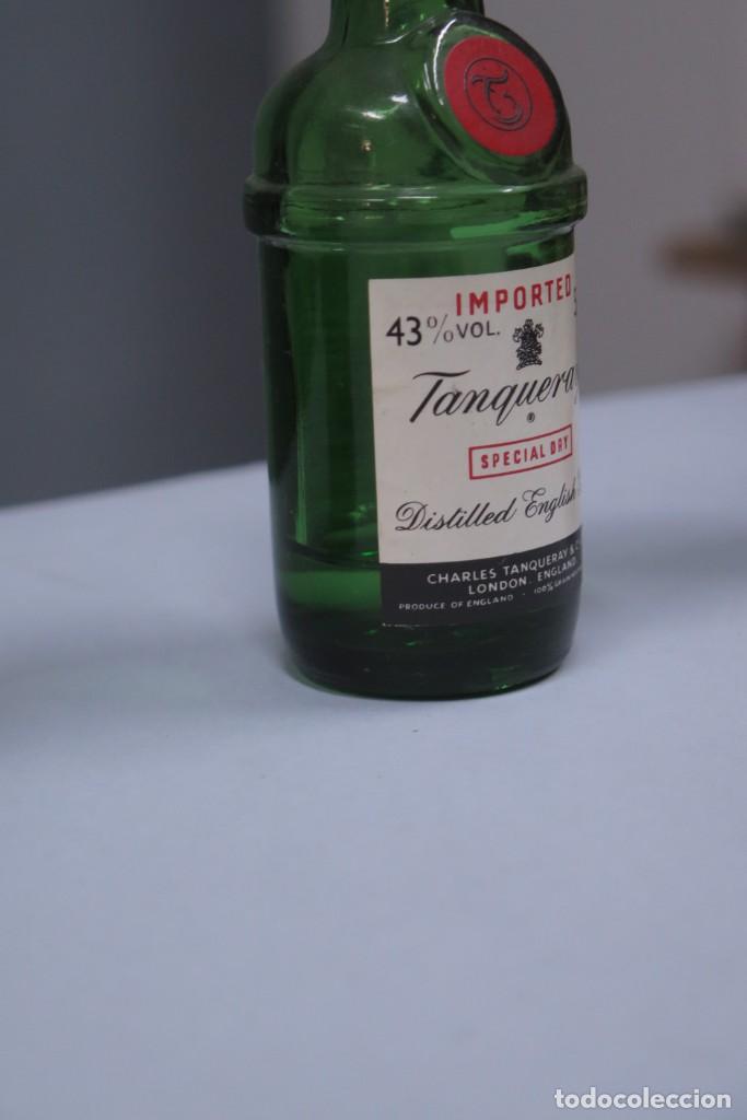 Coleccionismo de vinos y licores: BOTELLIN. TANQUERAY - Foto 2