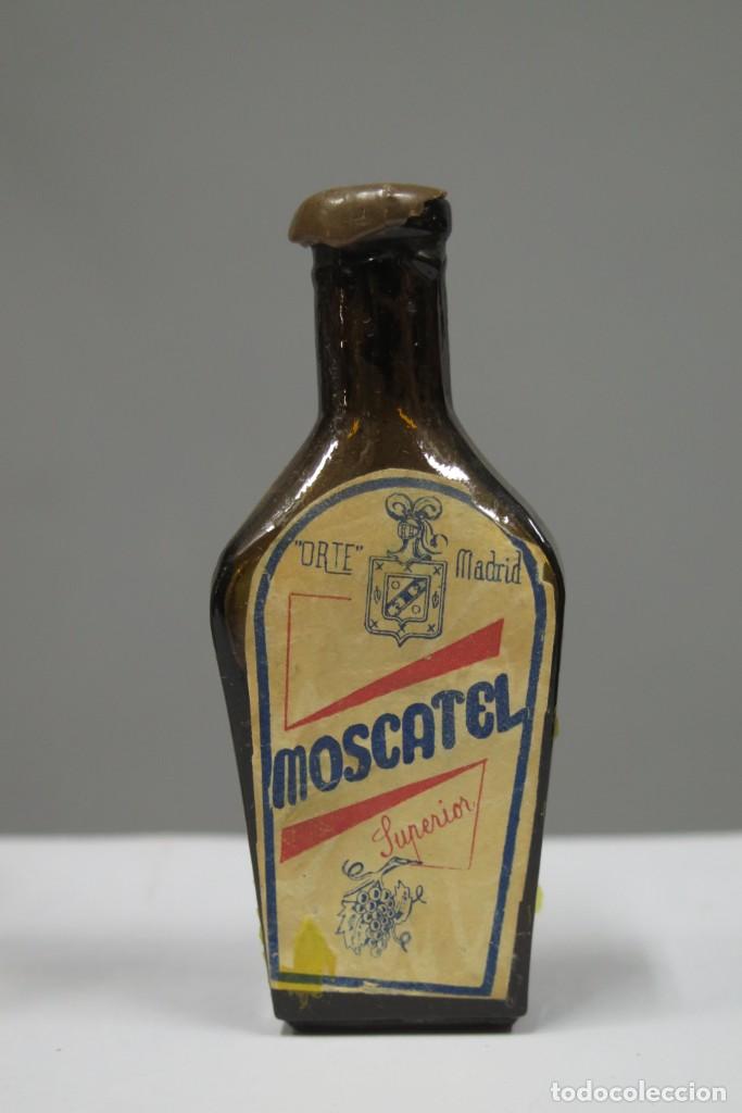 Collection of wines and liquors: BOTELLIN. MOSCATEL. ORTE. MADRID. SUPERIOR