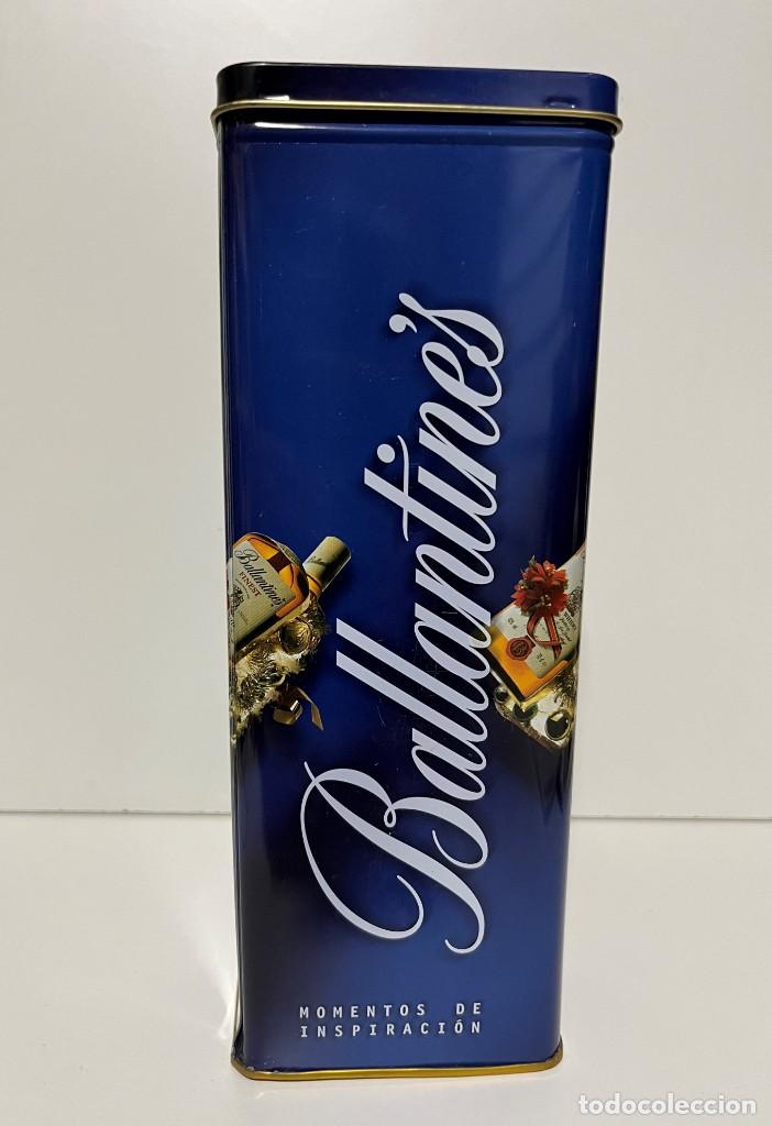 Coleccionismo de vinos y licores: ESTUCHE METAL WHISKY BALLANTINES AZUL VAC&Iacute;O 26X9X5CM.