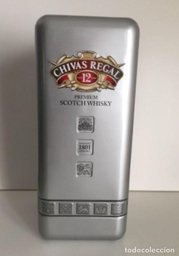 Coleccionismo de vinos y licores: ESTUCHE METAL WHISKY CHIVAS REGAL VAC&Iacute;O 25X10CM.