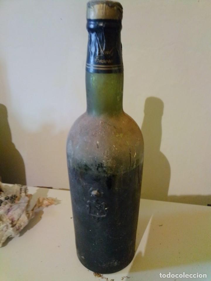 Coleccionismo de vinos y licores: Botella brandy jerez domcq Carlos i