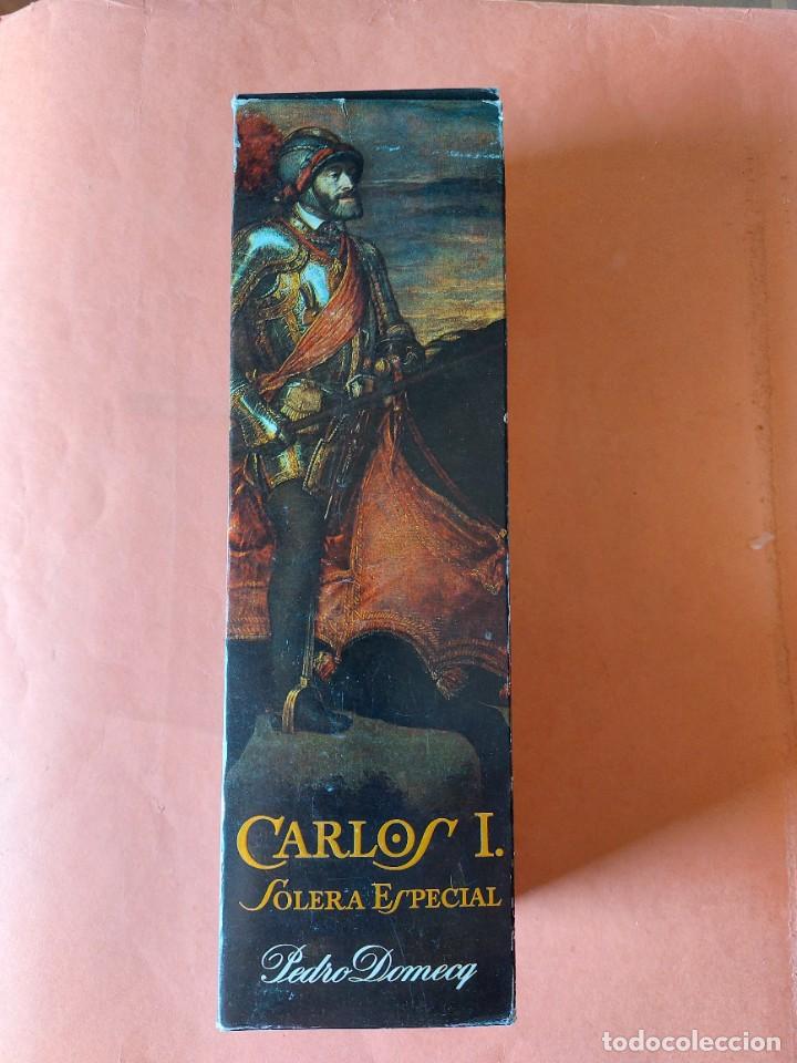 Coleccionismo de vinos y licores: BOTELLA BRANDY CARLOS I SOLERA ESPECIAL. PEDRO DOMECQ. PRECINTO 4 PESETAS. CON CAJA. PERFECTO ESTADO