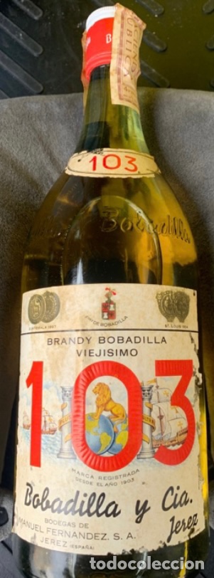 Coleccionismo de vinos y licores: Botella de 103 etiqueta blanca con sello de 4 pesetas antigua