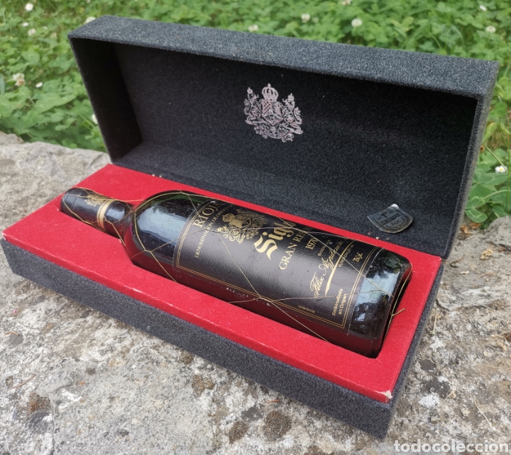 Sammlung von Weinen und Lik&ouml;ren: Botella Rioja Siglo GRAN RESERVA 1970 Bodegas F&eacute;lix Azpilicueta Mart&iacute;nez -Vino AGE Centenario Caja