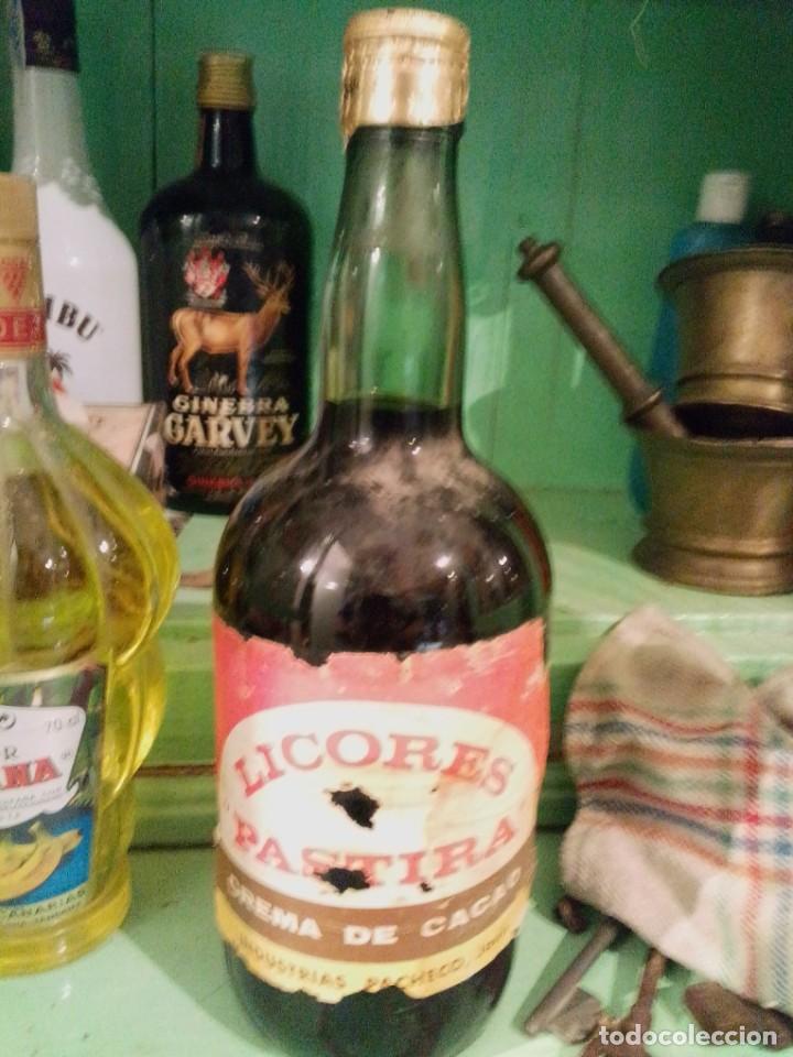 Collection of wines and liquors: Industrias Pacheco Ja&eacute;n licor de caf&eacute; botella