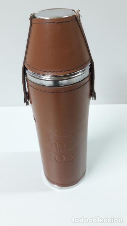 Coleccionismo de vinos y licores: PETACA DE BRANDY OSBORME 103 . BOTELLA METALICA Y DOS VASOS CON SU FUNDA ORIGINAL . ALTURA 18 CM