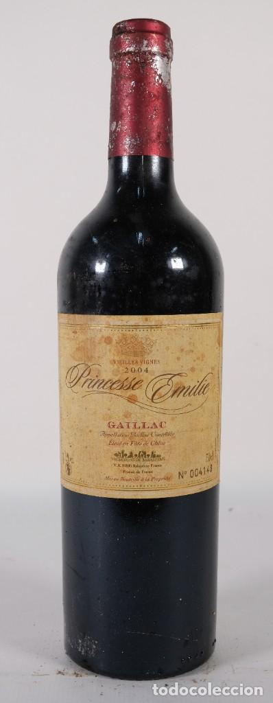 Collection of wines and liquors: Botella de vino tinto franc&eacute;s Princesse Emilie