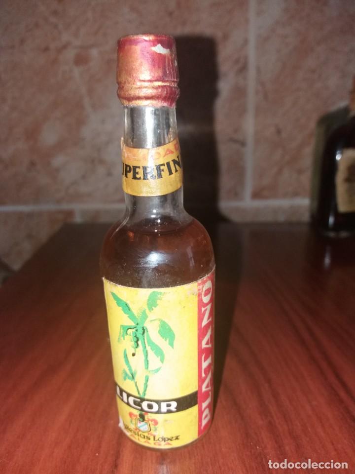 Coleccionismo de vinos y licores: botella botellin licor platano malaga iglesias lopez