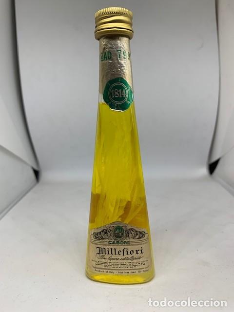 Coleccionismo de vinos y licores: botellin MILLEFIORI licor de flores elaborado por CASONI licor cristalizado botella triangular