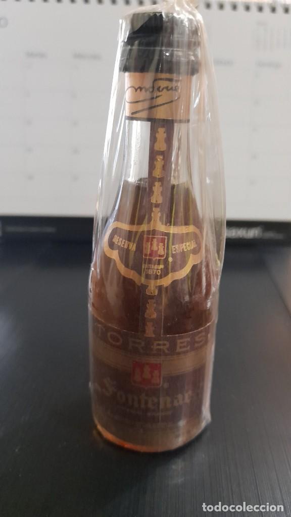 Coleccionismo de vinos y licores: TORRES FONTENAC RESERVA ESPECIAL BRANDY PEQUE&Ntilde;A BOTELLA MINIATURA ANTIGUA BOTELLITA SELLO 1 PTA