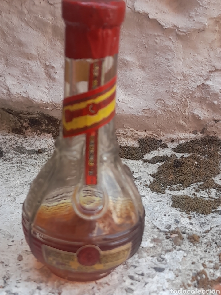 Coleccionismo de vinos y licores: Antiguo botellin, Licor Carmelitano, Carmelitas Descalzos, Benicasim, sello de 4 c&eacute;ntimos