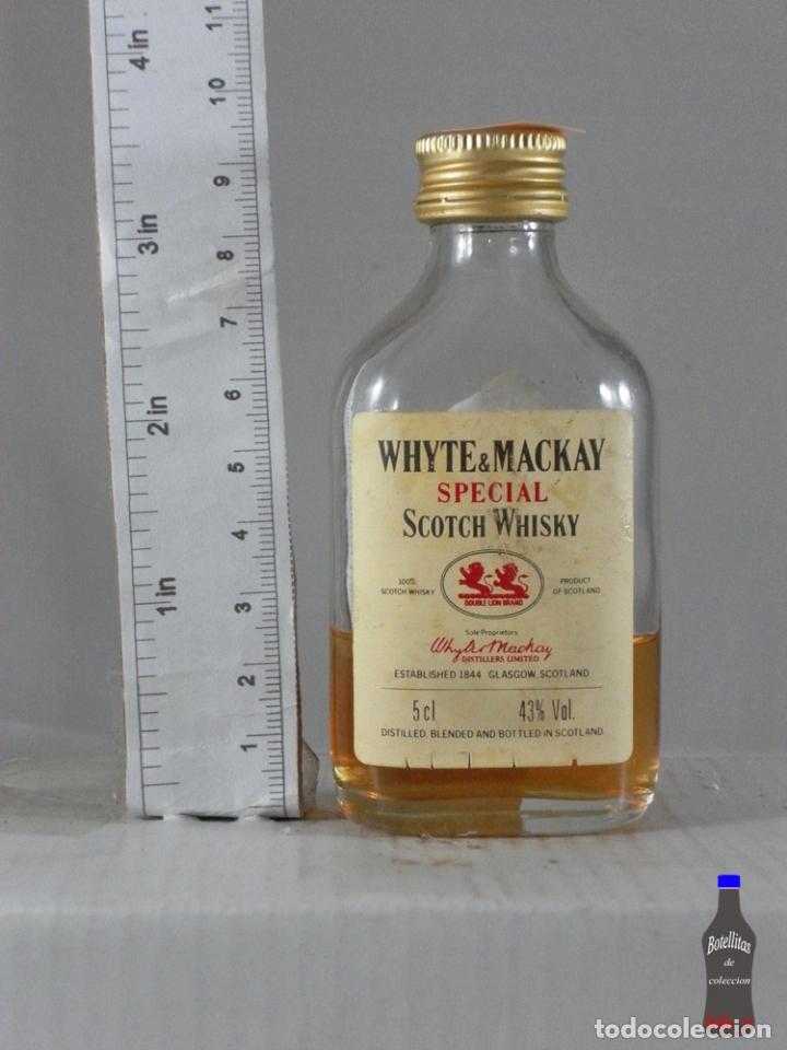 Coleccionismo de vinos y licores: BOTELLITA BOTELLIN WHISKY WHITE & MACKAY SPECIAL SCOTLAND JUSTO DESVERN BARCELONA
