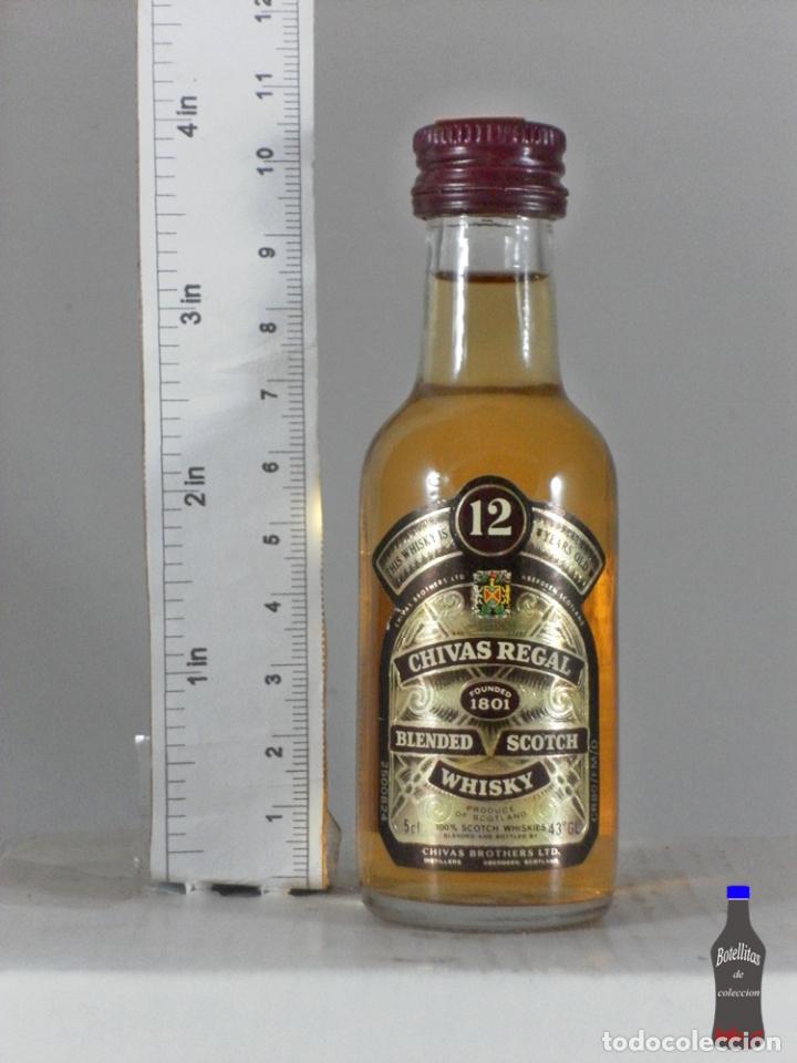 Coleccionismo de vinos y licores: BOTELLITA BOTELLIN WHISKY CHIVAS REGAL 12 A&Ntilde;OS CHIVAS BROTHERS SCOTLAND BODEGAS PALACIO MADRID
