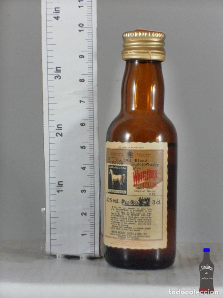 Coleccionismo de vinos y licores: BOTELLITA BOTELLIN WHISKY WHITE HORSE SCOTLAND