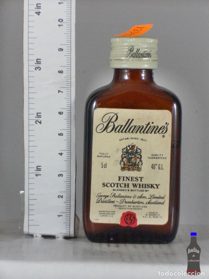 Coleccionismo de vinos y licores: BOTELLITA BOTELLIN WHISKY BALLANTINE&acute;S FINEST SCOTCH WHISKY HIRAM WALKER