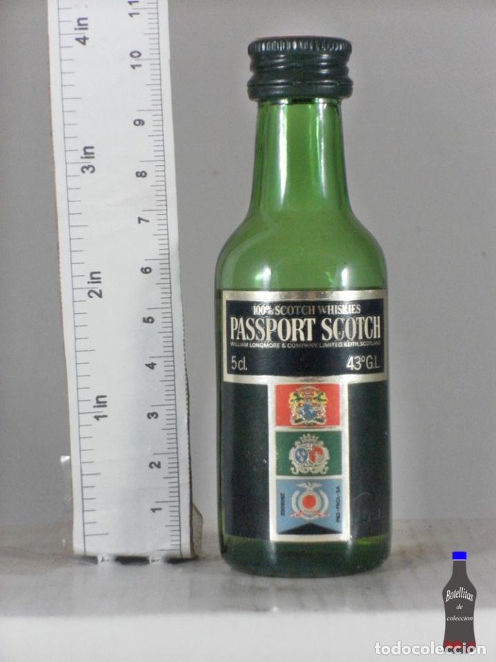 Coleccionismo de vinos y licores: BOTELLITA BOTELLIN WHISKY PASSPORT SCOTCH COPRIMAR MADRID