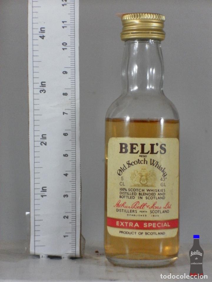 Coleccionismo de vinos y licores: BOTELLITA BOTELLIN WHISKY BELL SCOTLAND DOMINO SEGOVIA