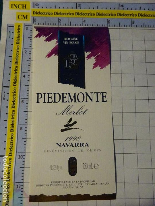 Collection of wines and liquors: ETIQUETA DE BEBIDAS. VINO LICORES. NAVARRA PIEDEMONTE MERLOT 1998. 524
