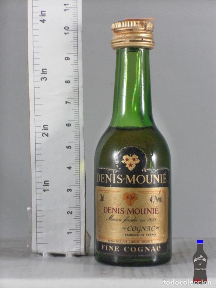 Collection of wines and liquors: BOTELLITA BOTELLIN COGNAC FINE COGNAC DENIS MOUNIE JARNAC FRANCE