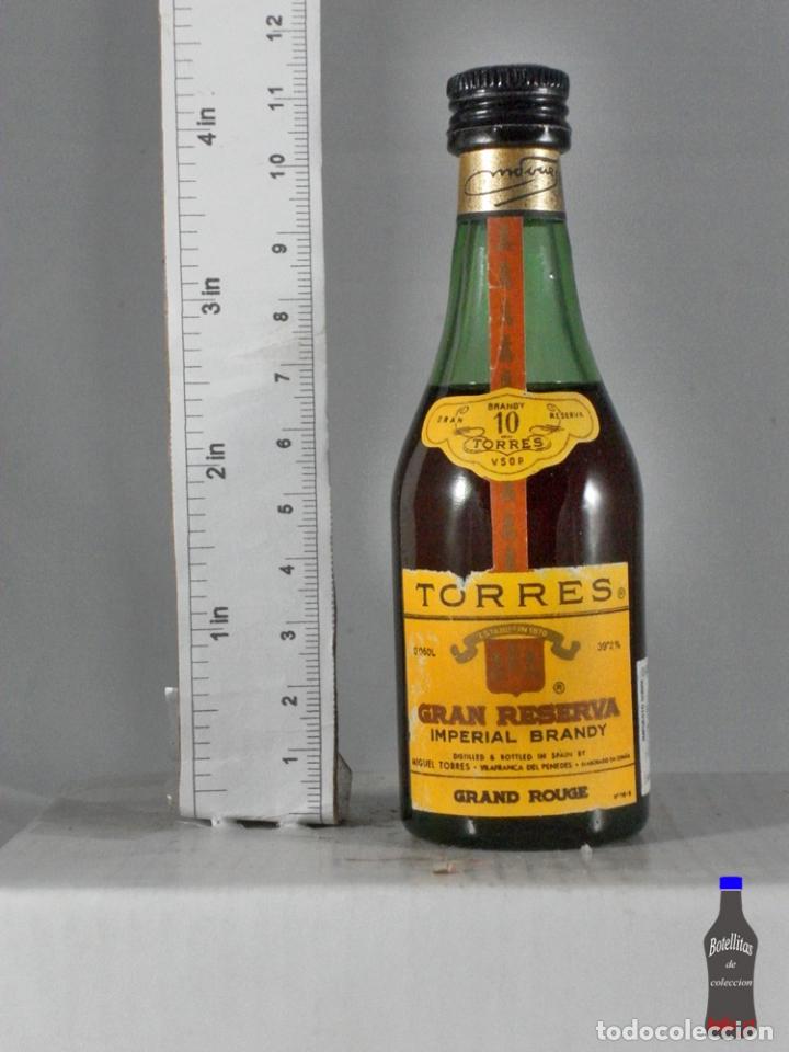Coleccionismo de vinos y licores: BOTELLITA BOTELLIN BRANDY TORRES GRAN RESERVA IMPERIAL BRANDY 10 V.S.O.P VILLAFRANCA DEL PENEDES